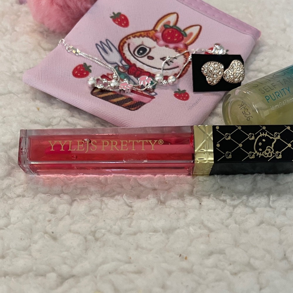 Cute Pink Accessory Pouch plus more - Picture 3 of 13